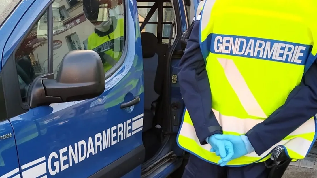 Gendarmerie voiture gendarmes Segré_23 10 20_CJ
